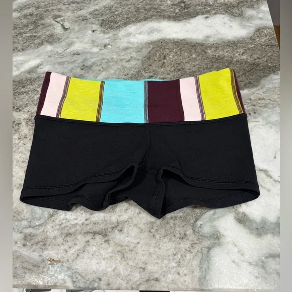 Lululemon Boogie Short
Black / Tonka Stripe Angel Blue /  Size 4 - Picture 4 of 7